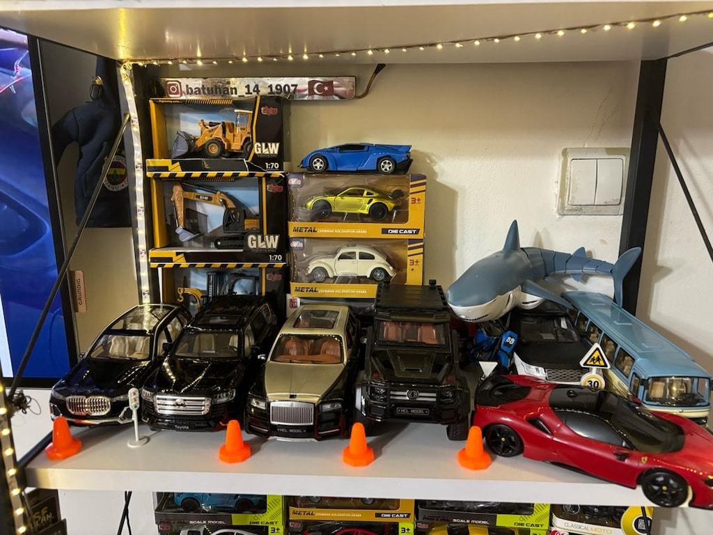 Metal model koleksiyon arabalar ihtiyaçtan uygun veriyorum - 5