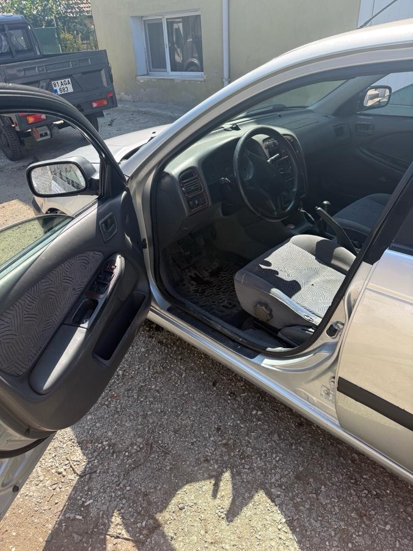 Toyota avensis 2.0 - 6