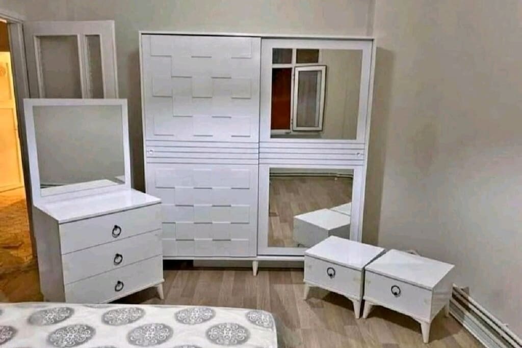SIFIR UYGUN YATAK ODASI TAKIMI ( DOLAP + ŞİFONYER + 2 ad. KOMODİN ) - 8