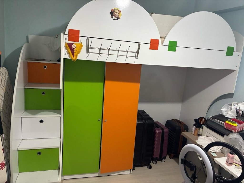 çift katlı baza ve dolap