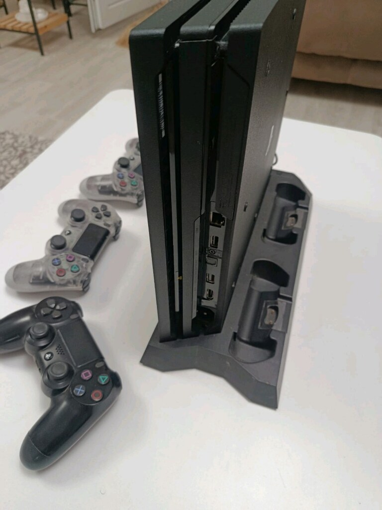 PS4 PRO - 4