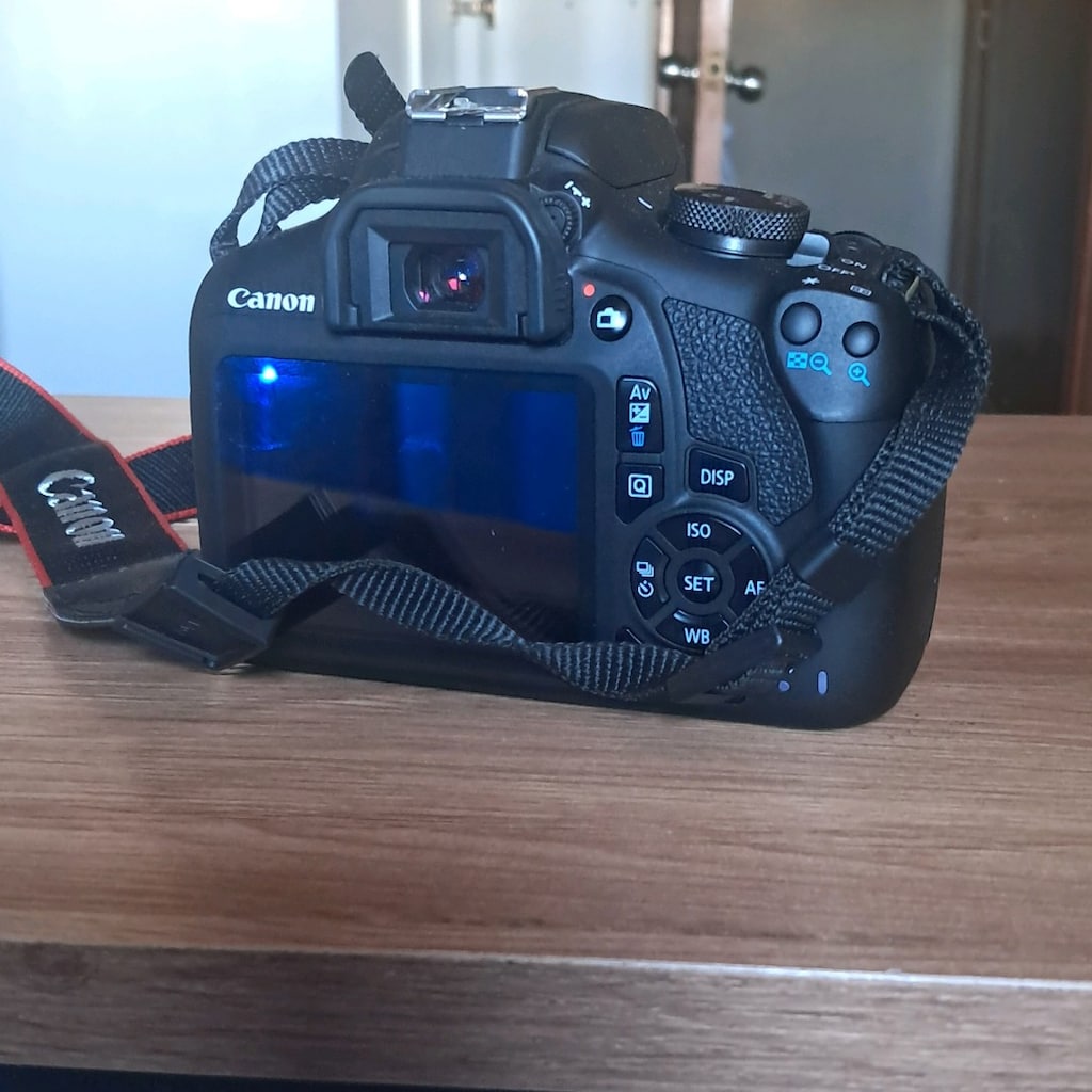 Canon Eos 2000D - 3