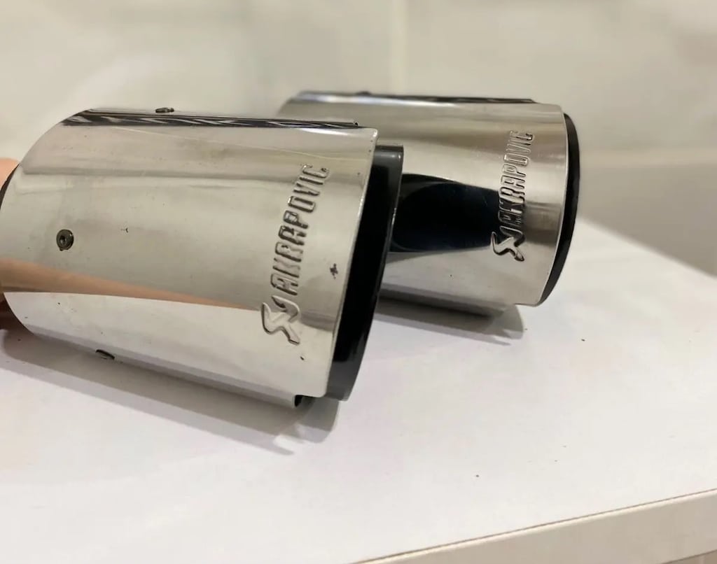 Akropovic 90 mm Dışı Krom Çift Siyah Egzoz