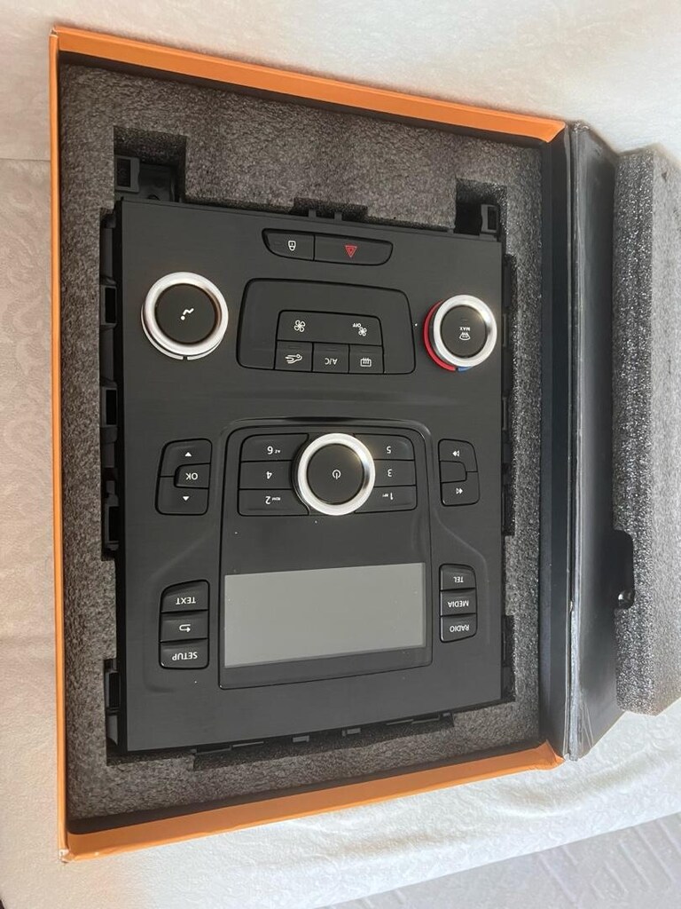 Megane 4 Orijinal Teyp Ekranı ve Klima Kontrol Paneli (Sıfır) - 2
