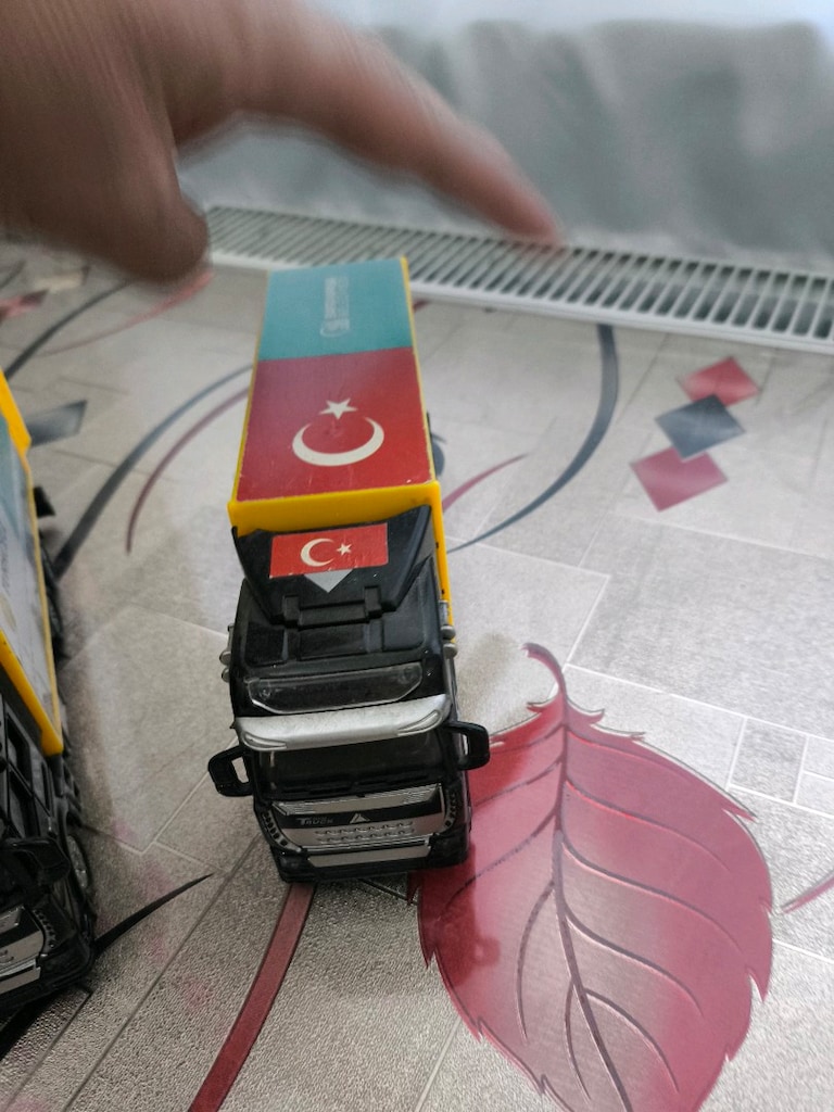 Turkcell Logolu Oyuncak Kamyon - 8