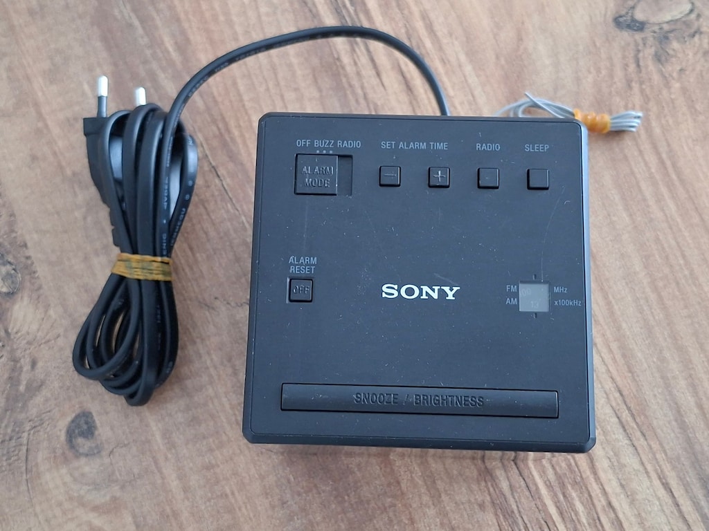 Sony ICF-C1 LED Ekranlı Alarmlı Çalar Saatli Radyo - 3