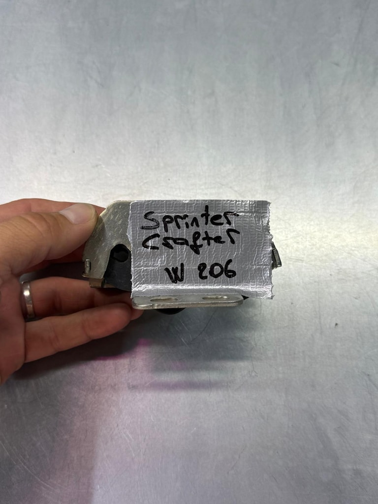 Orijinal Mercedes Sprinter W906 Arka Bagaj Kapı Kilidi A9067401235 - 2