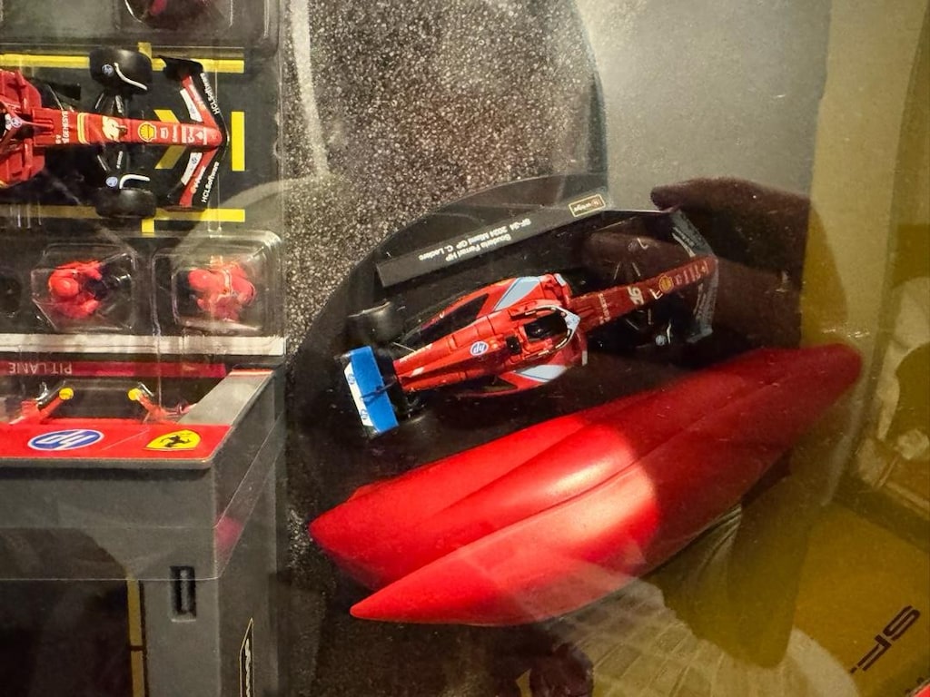 Ferrari Burago 1:43 F1 Yarış ve Pit Ekibi Diecast Seti - 15