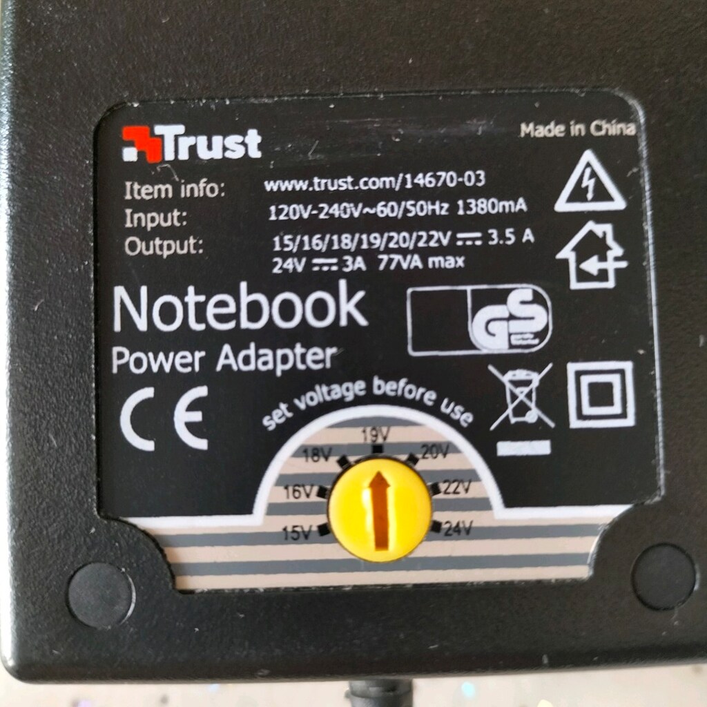 Trust 14 ve 24 volt arası ayarlanabilir laptop adaptörü - 2