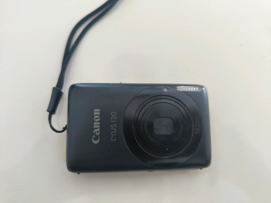 Canon IXUS 130 Dijital Fotoğraf Makinesi | Şarj Cihazı + 4 GB Hafıza K - 7