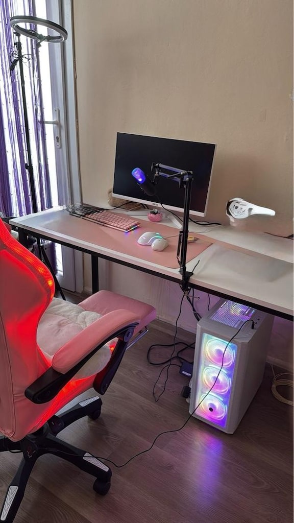 BEYAZ OYUNCU SETUP TUM EKIPMAN MASA SANDALYE DAHIL