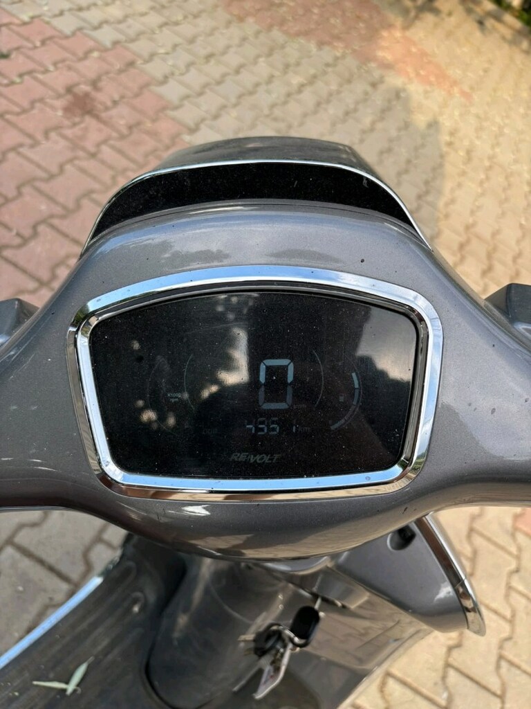 revolt rs6 125 cc scooter - 6