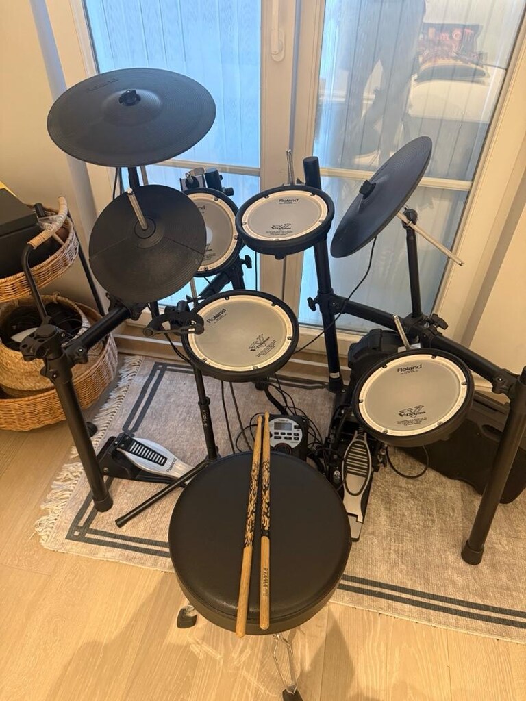 Roland TD-11K Elektronik Davul + Tabure + Baget