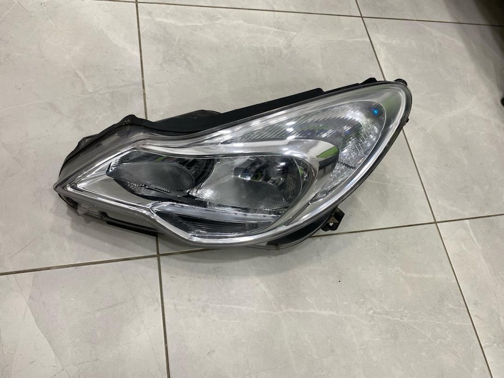 Opel Corsa makyajlı far depo - 3