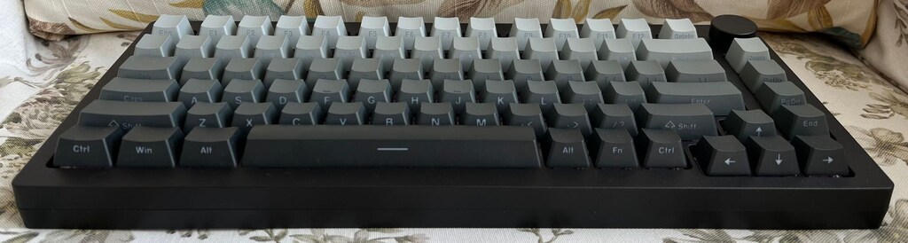 ASUS ROG Harpe Ace Mini mouse, Monsgeek M1W V3 mekanik klavye - 5