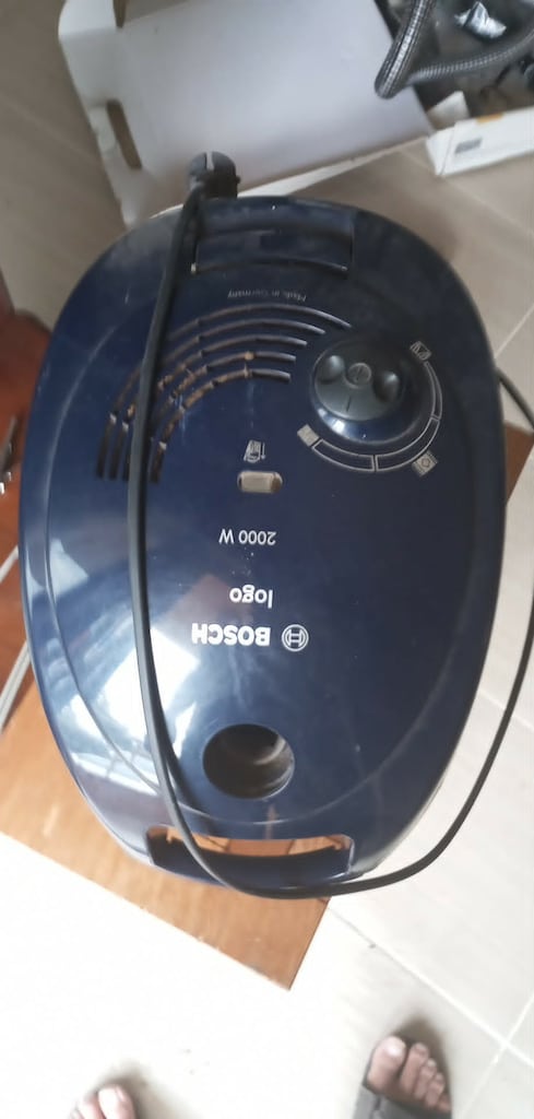 BOSCH MARKA LOGO 2000W ELEKTRİK SÜPÜRGESİ FAAL ÇALIŞIR DURUMDA 3000 TL - 4