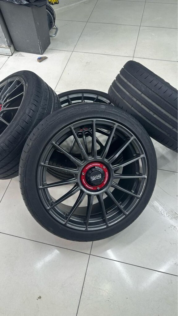 OZ Superturismo Evo 19 5x112 - 235/40/19 Lastik Takımo - 2