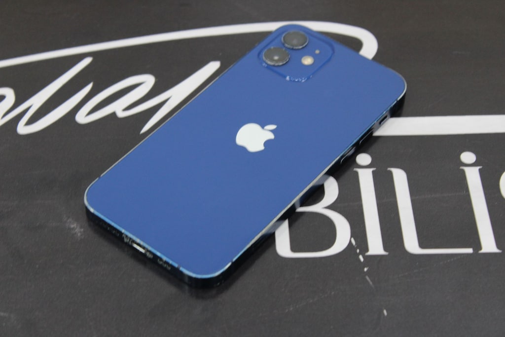 İPHONE 12 MAVİ 64GB SORUNSUZ PİL %100 YILI KURTARIYOR