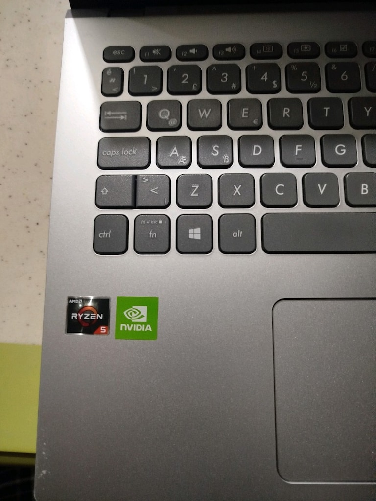 ASUS diz üstü bilgisayar. - 2