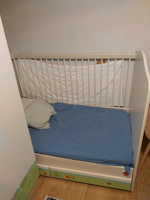 çilek mobilya bebek beşik ve dolap