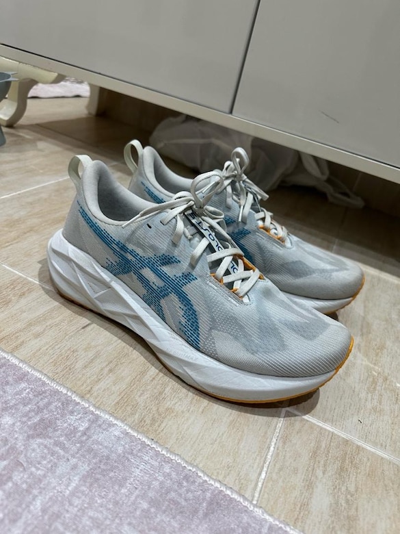 Asics Novablast 5 - 6