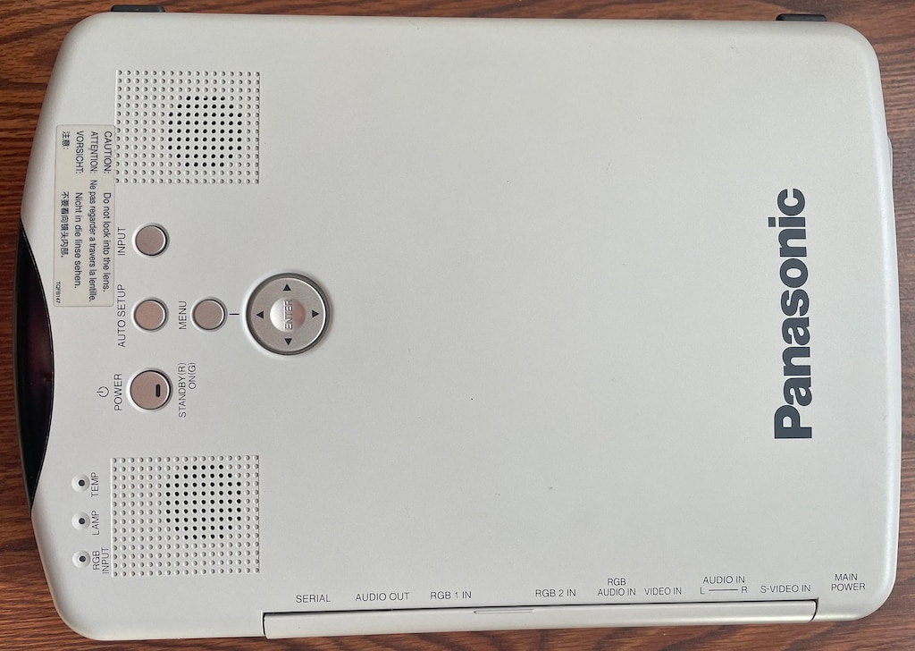 Panasonic PT-L712E Projektör ve Lazer pointerlı kumanda - 4