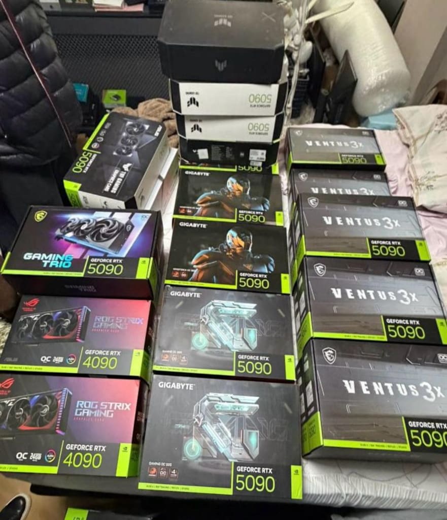 MSI /ASUS GeForce RTX 5090 KUTU + Soğutma sistemi + Aksesuar (GPU YOK)