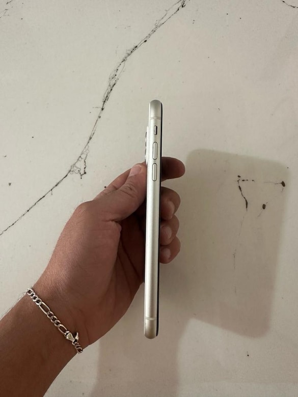 İphone 11 beyaz temiz - 3