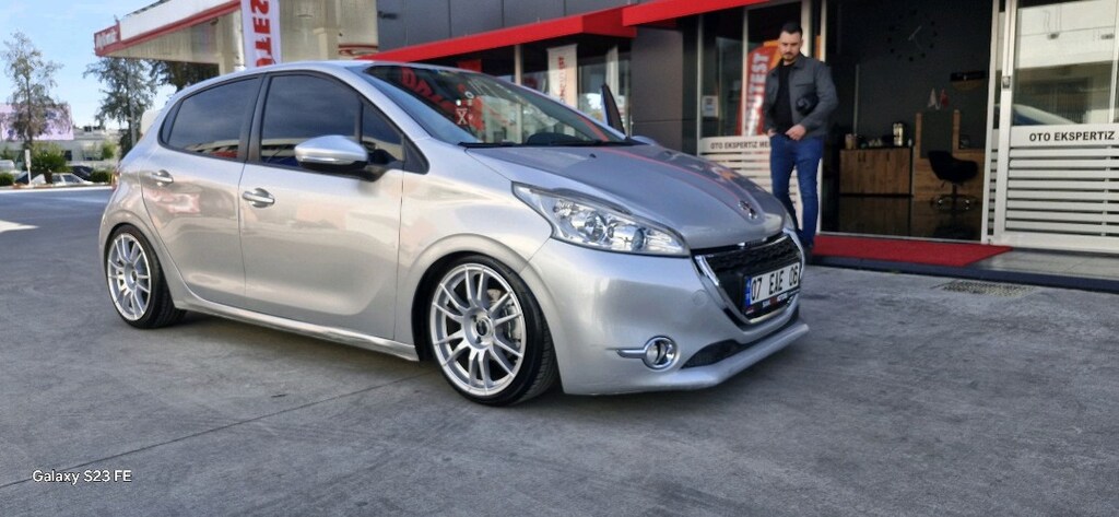 Peugeot 208 1.4 HDI 2012 - 2
