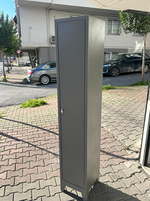 ÜRETİCİDEN METAL GİYİNME DOLABI 1 KAPAKLI