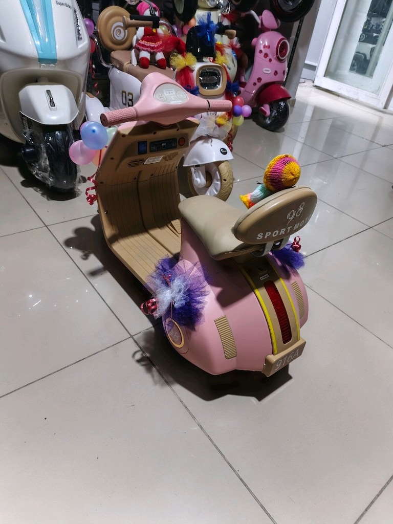 (KAMPANYA)12 VOLT 2-6 YAŞ VESPA KUMANDALI&MANUEL AKÜLÜ ARABA SCOOTER - 3