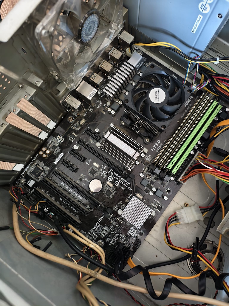 GİGABYTE GA-970 ANAKART - AMD ANAKART - 4