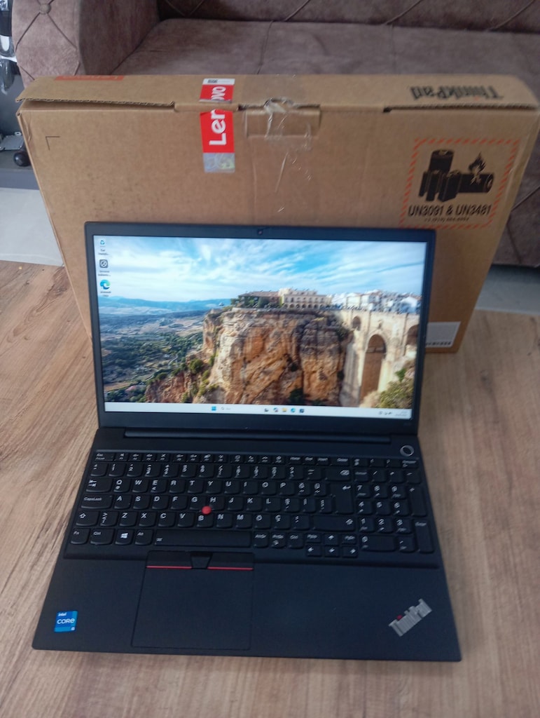 LENOVO THİNKPAD İ5 İŞLEMCİ 11.NESİL-8GB RAM 256 GB SSD - 5