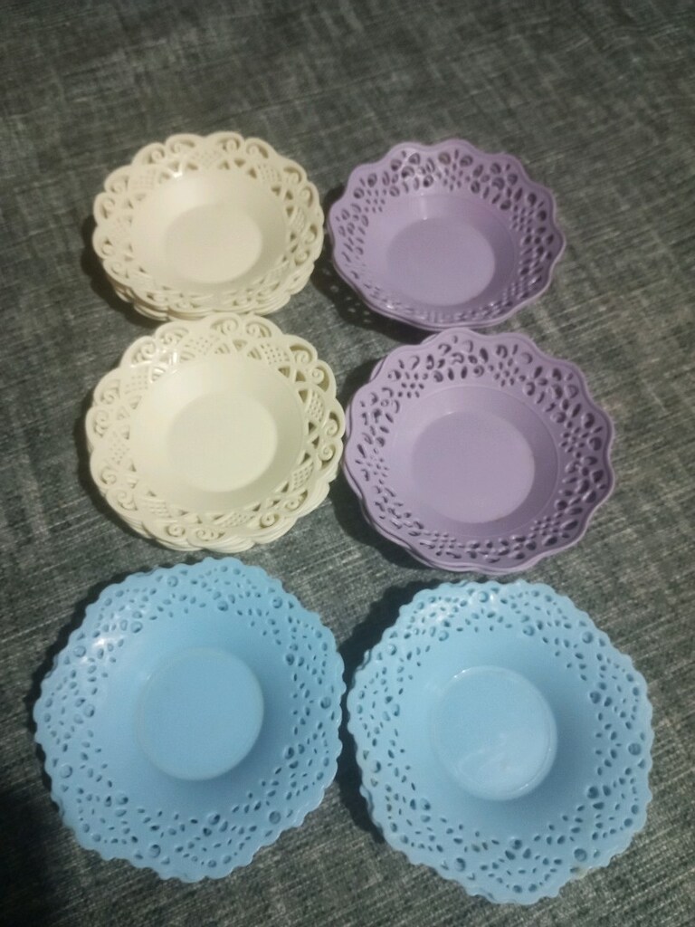 21 adet plastik çay tabagi 3 renk çok iyi durumda - 2