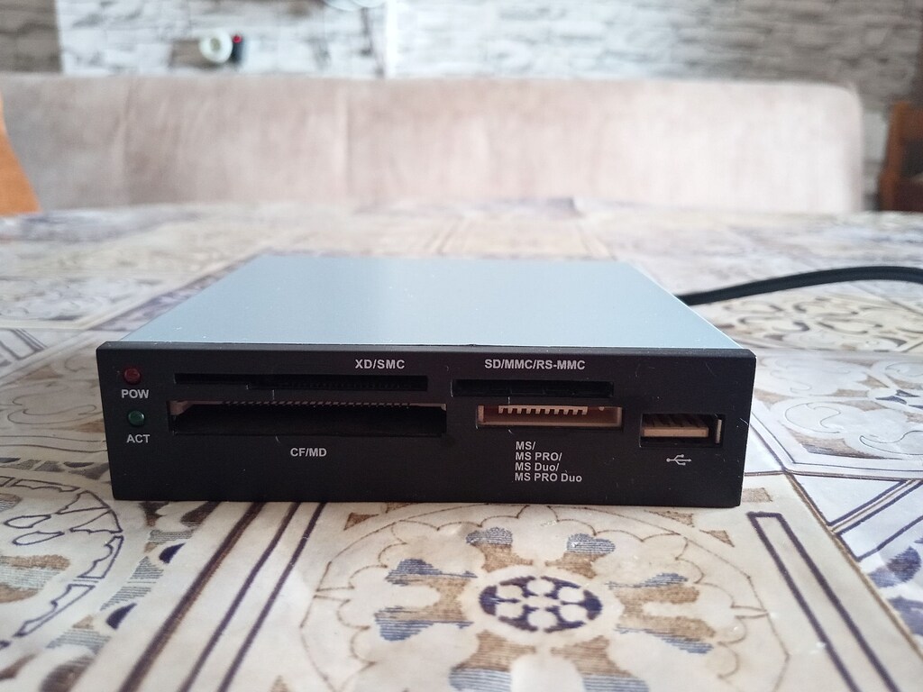 PC Kasa Tipi Exper 3.5'' USB Yuvalı Kart Okuyucu (V-110A) - 2