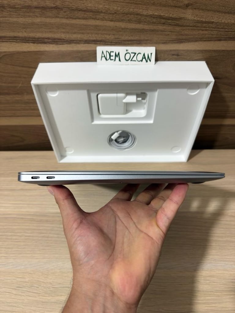 MacBook Air / M1 / 13 inç / 8 GB Ram / 256 GB Ssd - 6