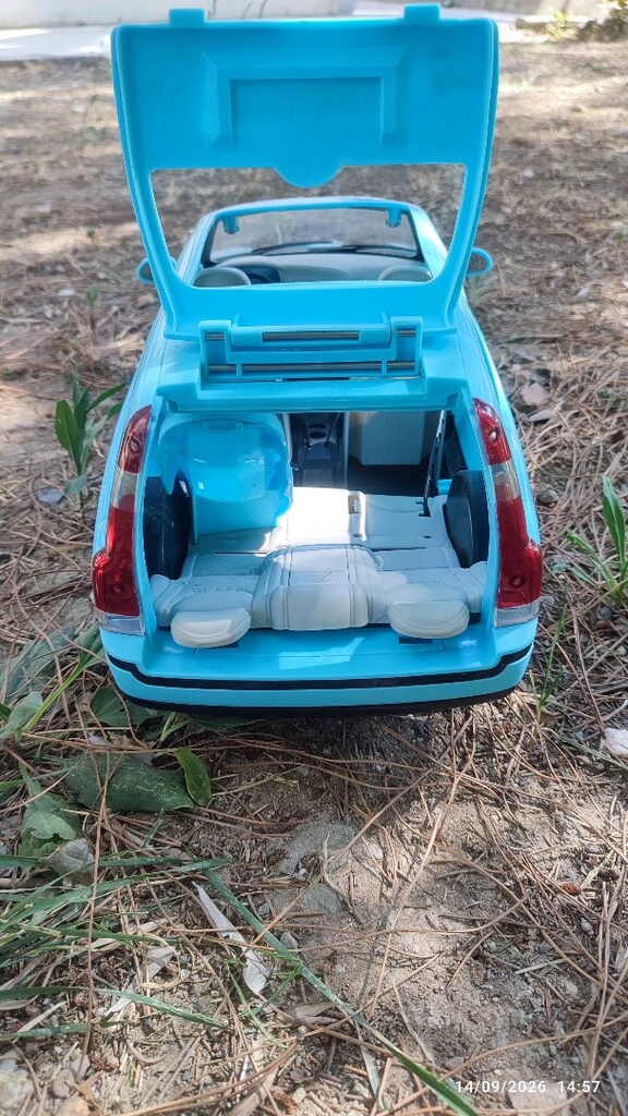 Plastik Volvo V70 Barbie arabası modeli oyuncak araba - 8