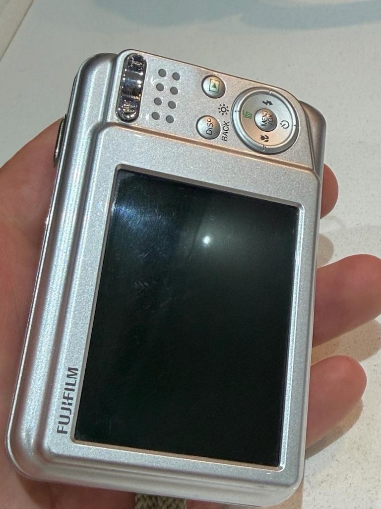 FUJİFİLM A170 DİJİTAL FOTOĞRAF MAKİNESİ - 4