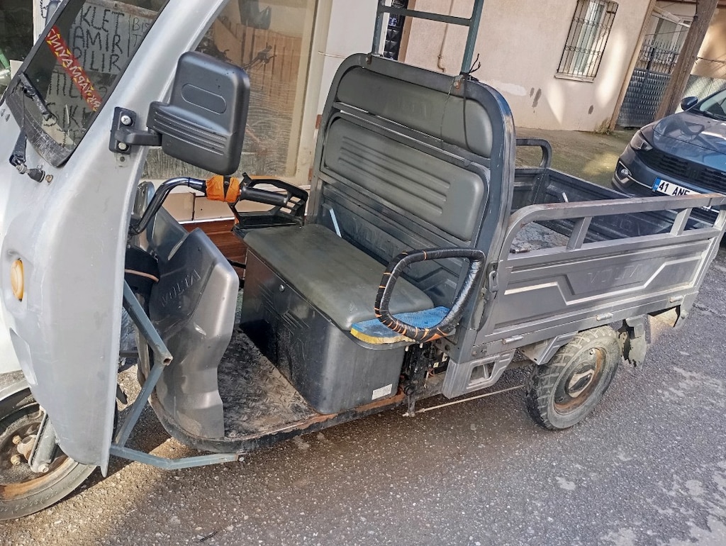 SON FİYAT 3 TEKERLEKLI ELEKTRIKLI MOTOR GAYET TEMİZ KAPALI KASA - 2