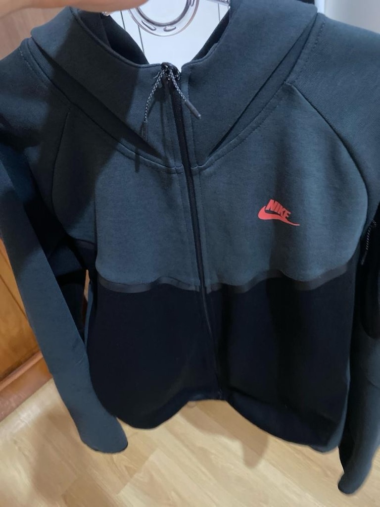 nike tech — görsel 2/3