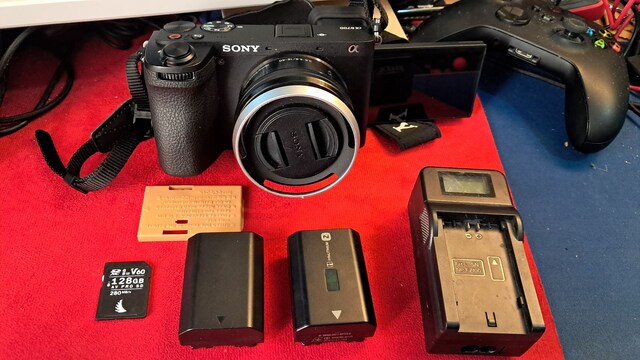 Sony A6700 + Kit Lens | Bir Sürü Ekstra | 20 Aya Yakın Garantili