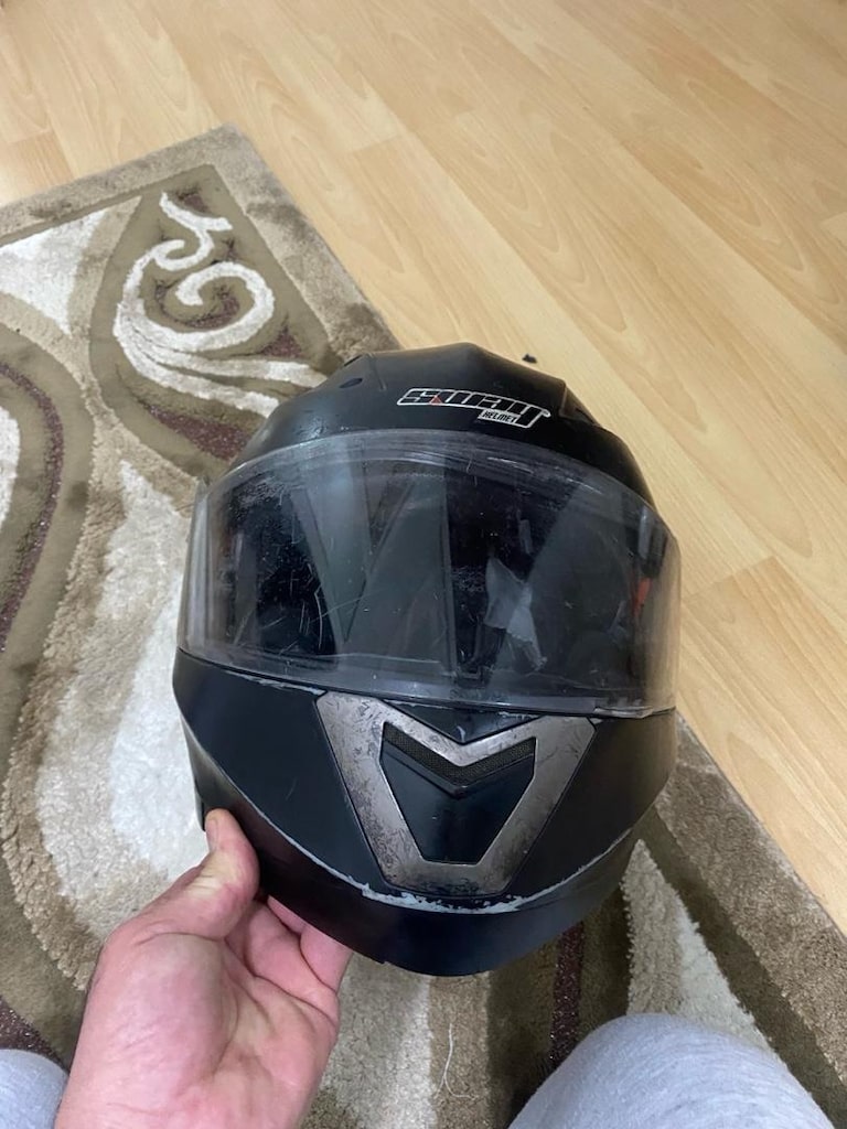 Çene açılır kask
