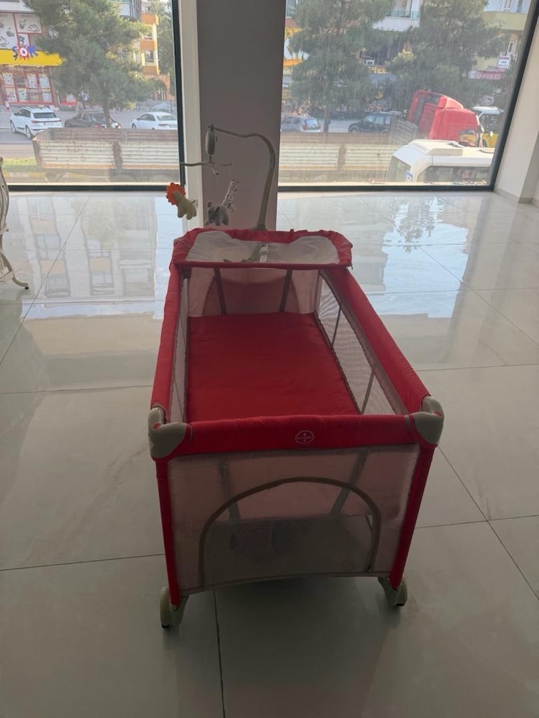 bebek çocuk oyun parkı yatak