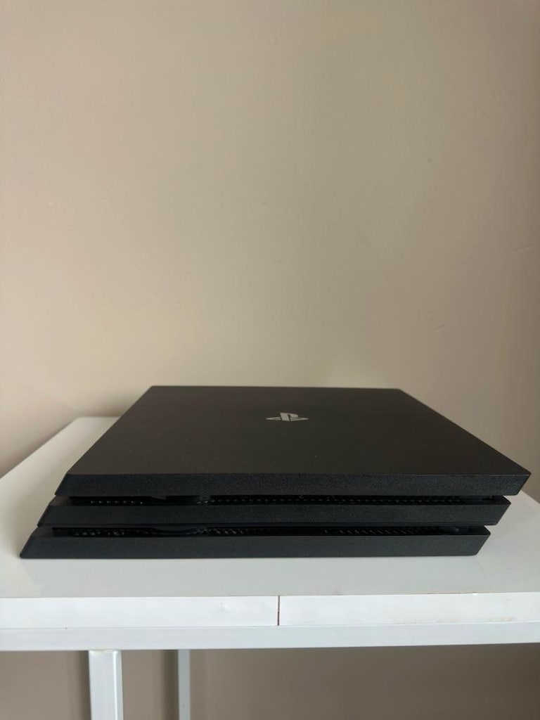 Playstation 4 pro - 4