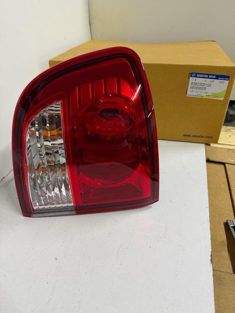 Ssangyong Kyron sağ stop sıfır orjinal -8360309150 - 2