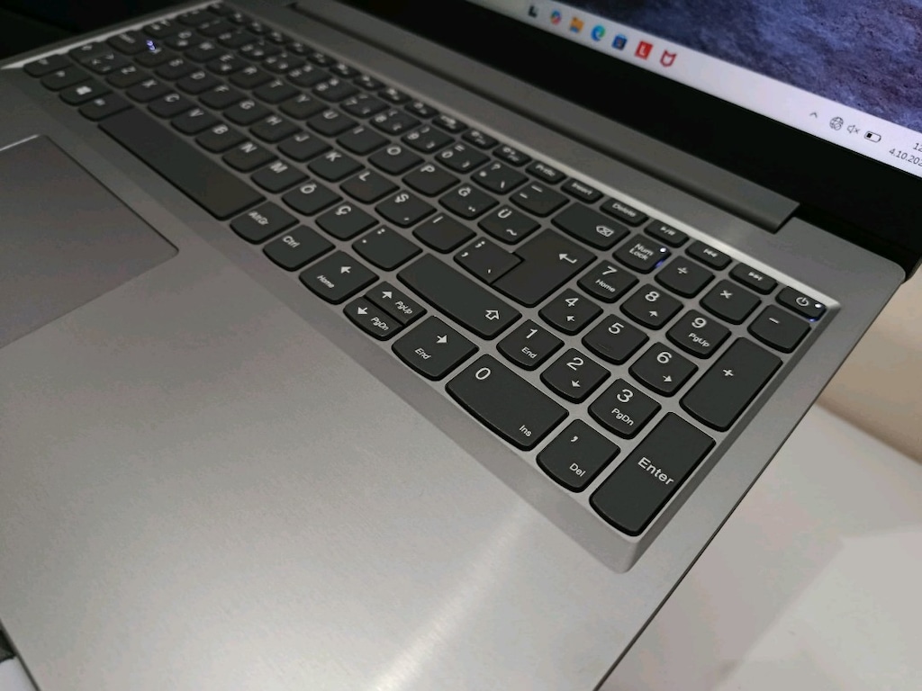 LENOVO RYZEN 3 İŞLEMCİLİ SAĞLIK TERTEMİZ LAPTOP - 4