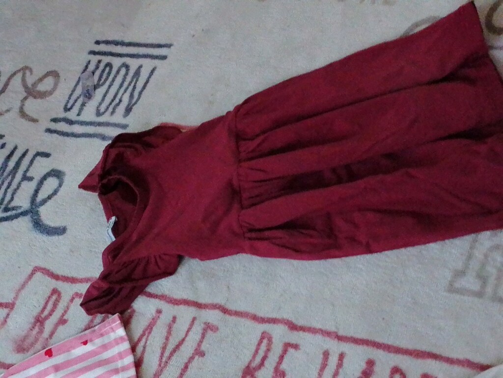 tanesi 200 tl elbiselerin pantolonun 150tl - 4