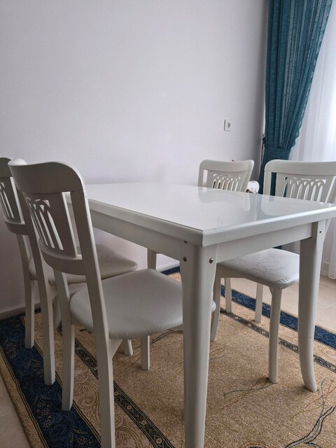 Beyaz Ahşap Mutfak Masası