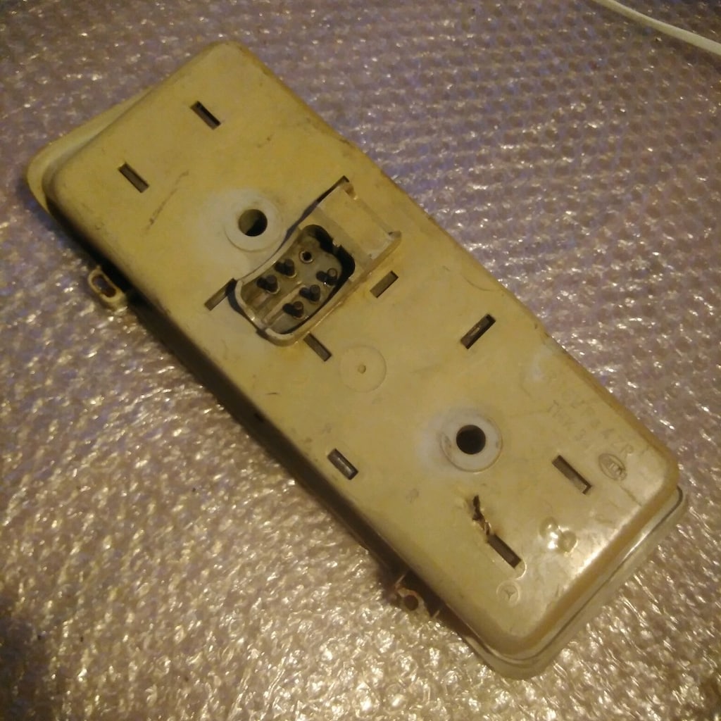 MERCEDES W115 SERİ 1 STOP KASASI SAĞ - 2