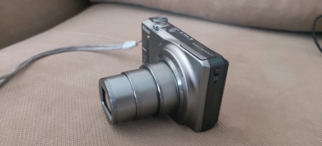 Nikon Coolpix S9100 model gümüş renkli fotoğraf makinesi. - 13
